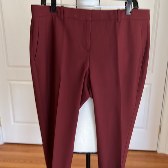 Theory wine color lightweight wool pant, cropped straight leg - Picture 5 of 8